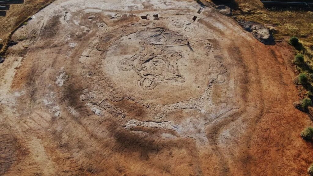 5,000-Year-Old Spanish Fortress Reveals Roman-Era Burial with Dagger 5,000-Year-Old Spanish Fortress Reveals Roman-Era Burial with Dagger