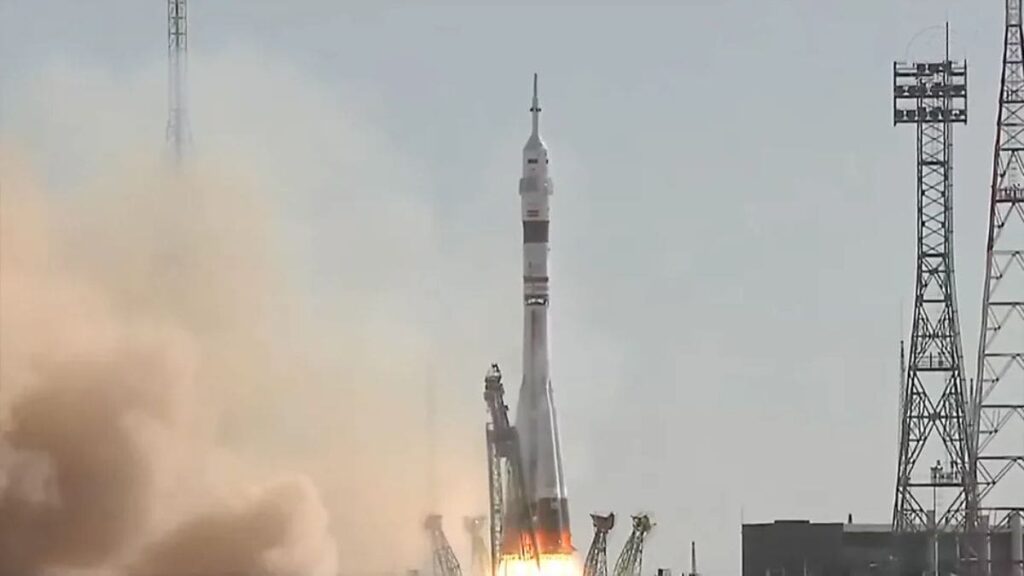NASA’s Jonny Kim Heads to Space With Russian Crew on Soyuz MS-27 NASA’s Jonny Kim Heads to Space With Russian Crew on Soyuz MS-27