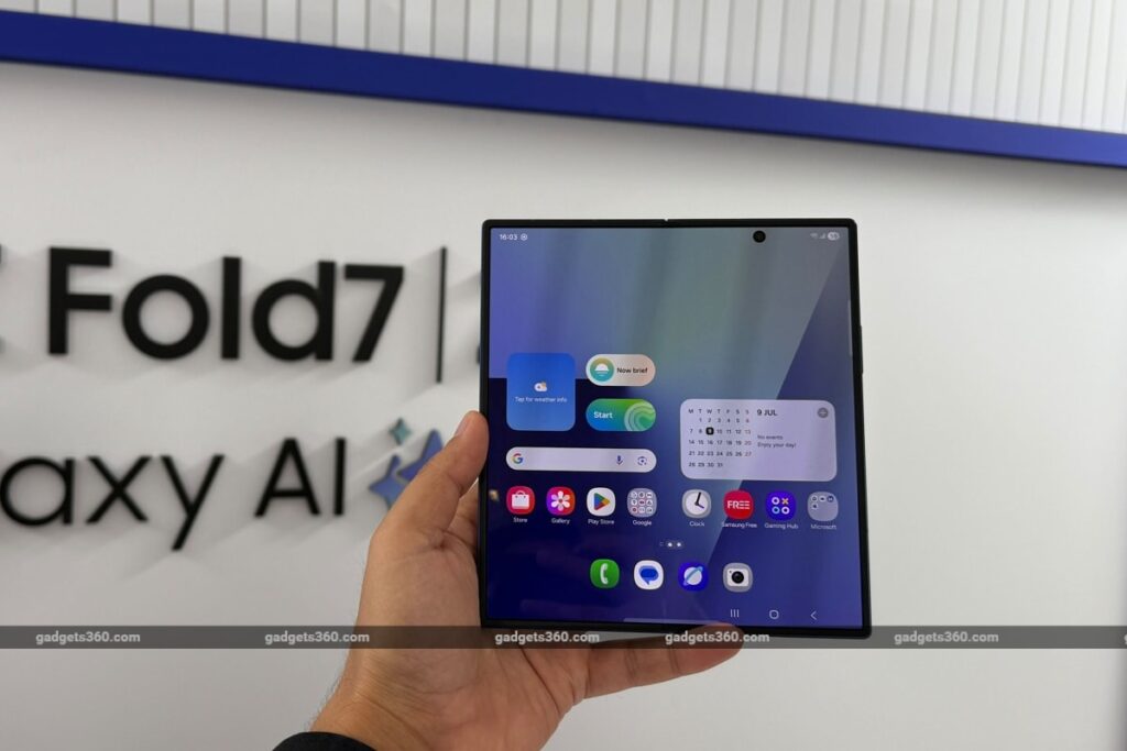 Samsung Galaxy Z Fold 7’s Flexible AMOLED Display Survives 5 Lakh Folds: All Details Samsung Galaxy Z Fold 7’s Flexible AMOLED Display Survives 5 Lakh Folds: All Details