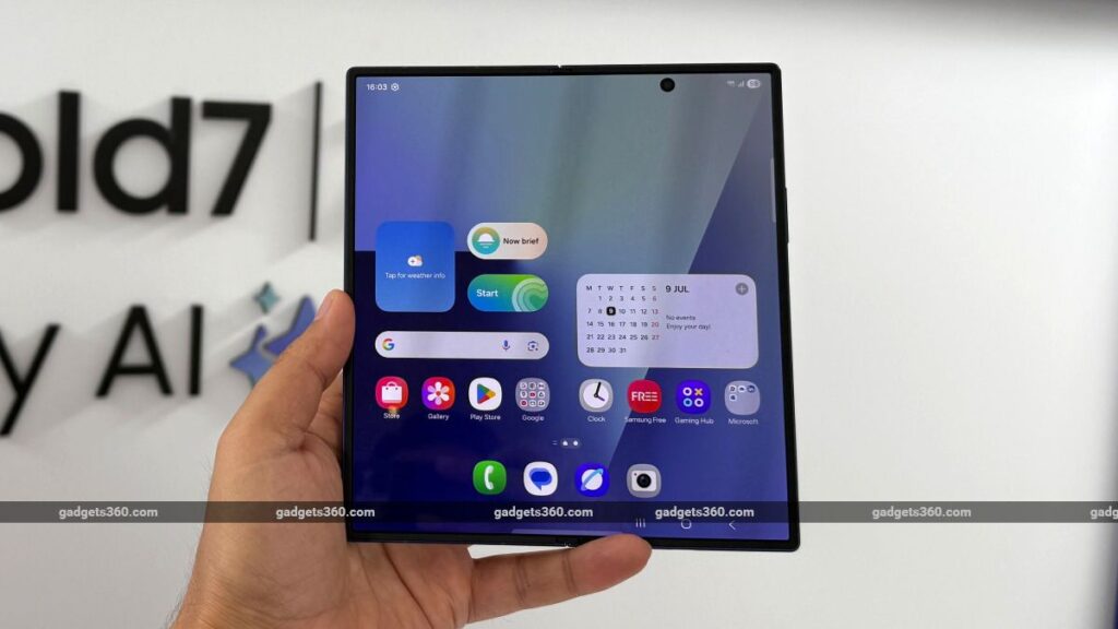 Apple to Equip iPhone Fold With Samsung Display’s Crease-Free Screen: Ming-Chi Kuo